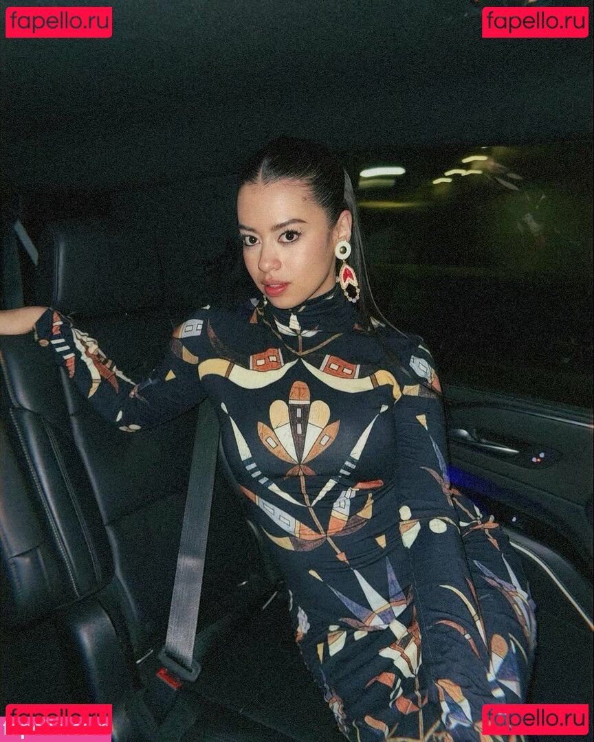 Amber Midthunder / ambermidthunder Onlyfans Photo Gallery 