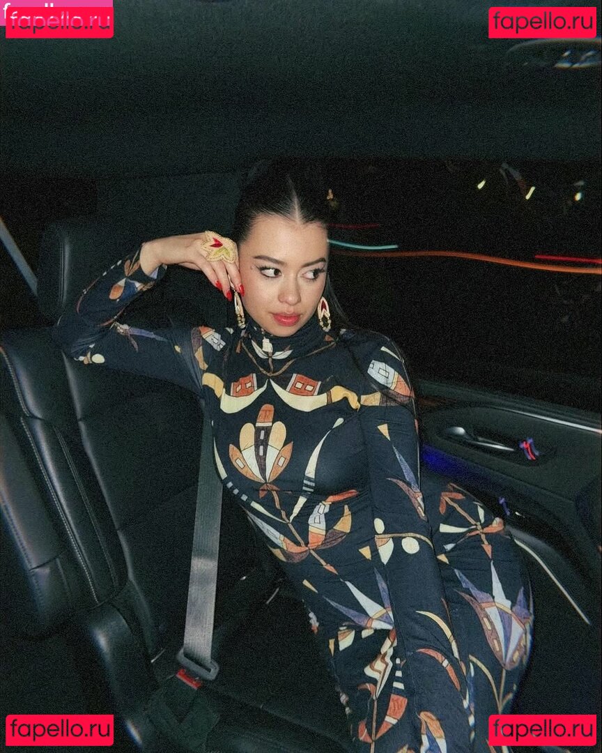 Amber Midthunder / ambermidthunder Onlyfans Photo Gallery 