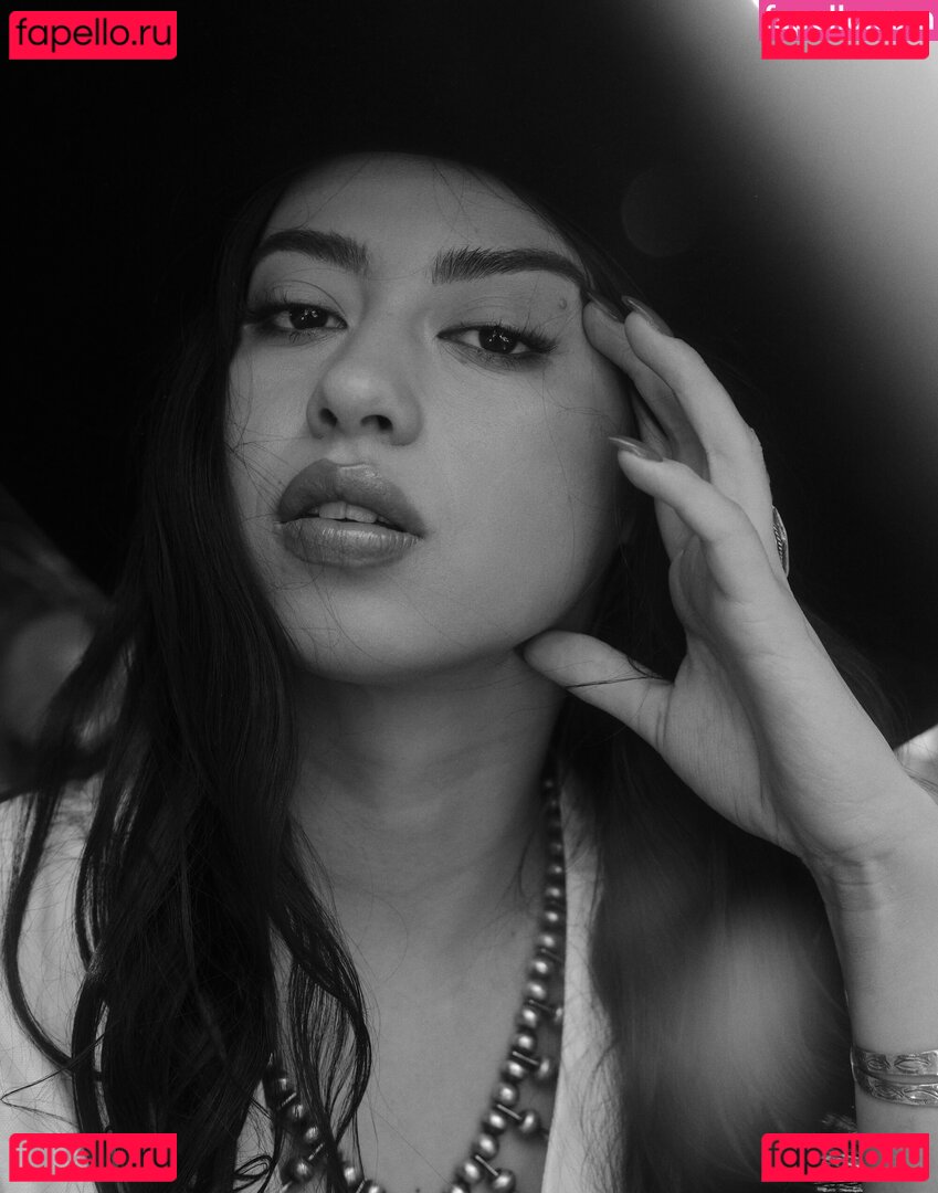 Amber Midthunder / ambermidthunder Onlyfans Photo Gallery 