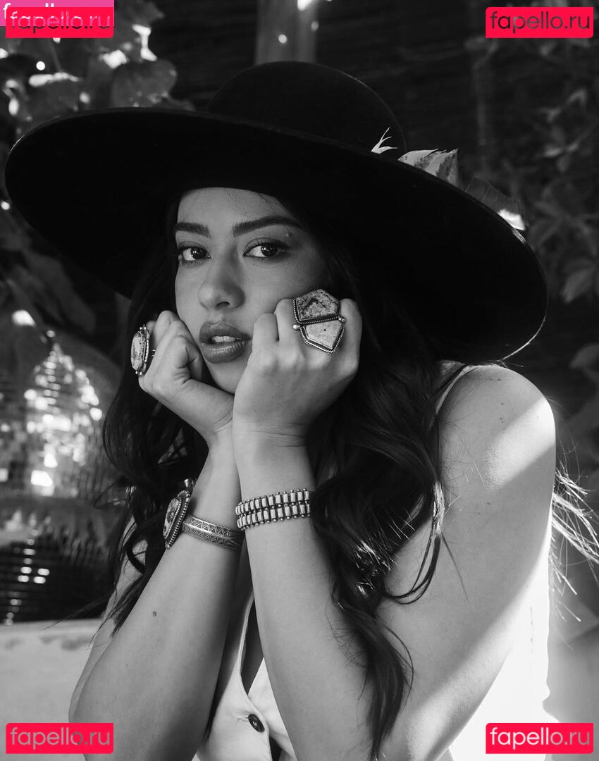 Amber Midthunder / ambermidthunder Onlyfans Photo Gallery 