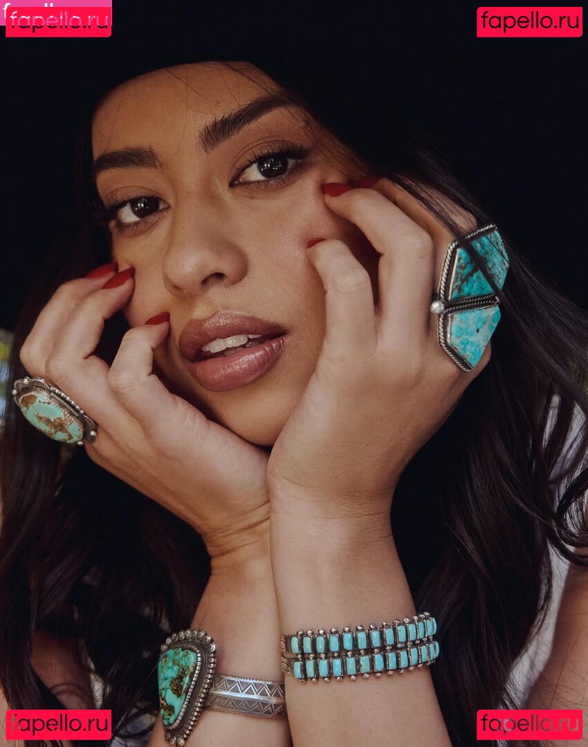 Amber Midthunder / ambermidthunder Onlyfans Photo Gallery 