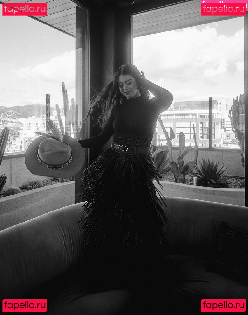 Amber Midthunder / ambermidthunder Onlyfans Photo Gallery 