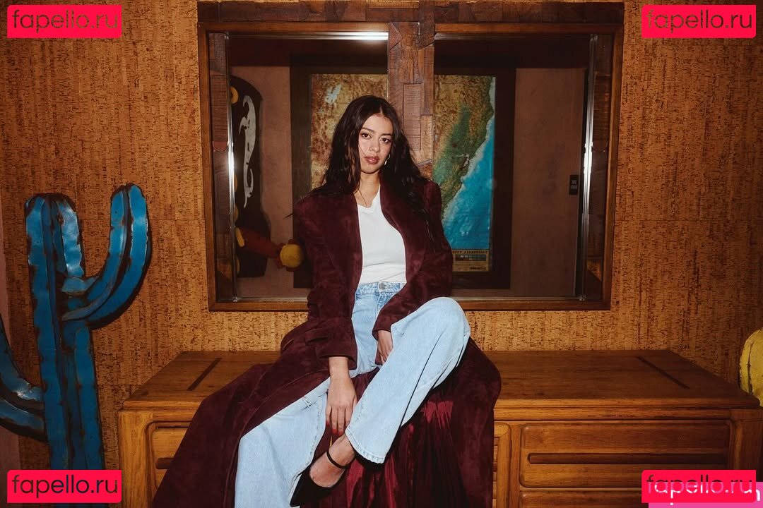 Amber Midthunder / ambermidthunder Onlyfans Photo Gallery 