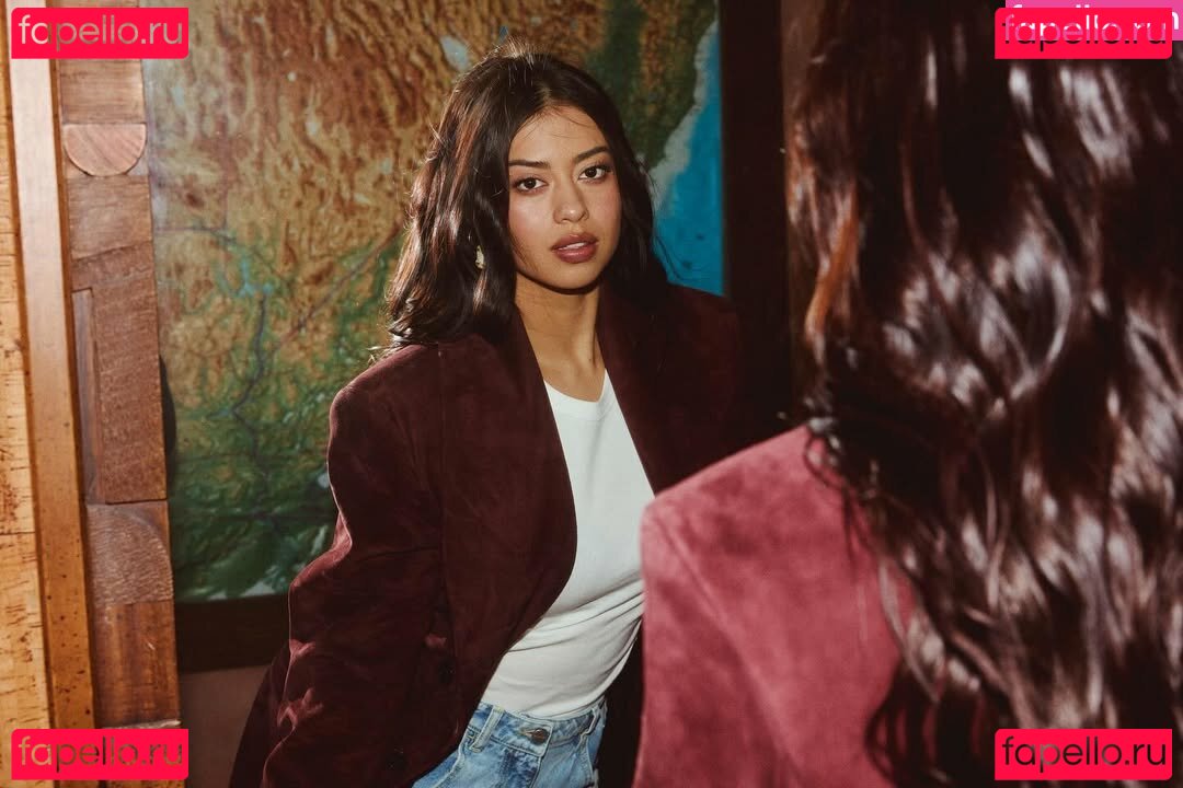 Amber Midthunder / ambermidthunder Onlyfans Photo Gallery 