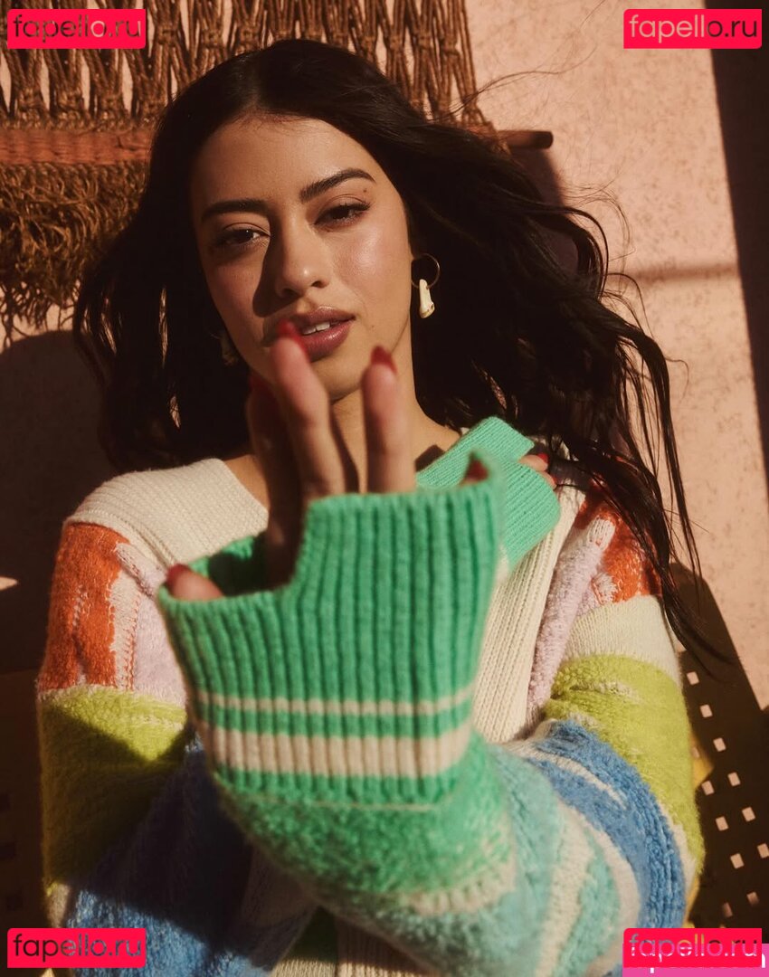 Amber Midthunder / ambermidthunder Onlyfans Photo Gallery 