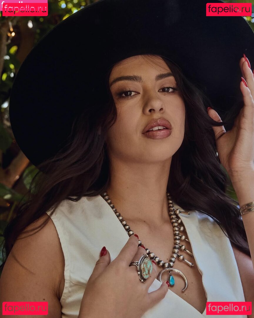 Amber Midthunder / ambermidthunder Onlyfans Photo Gallery 