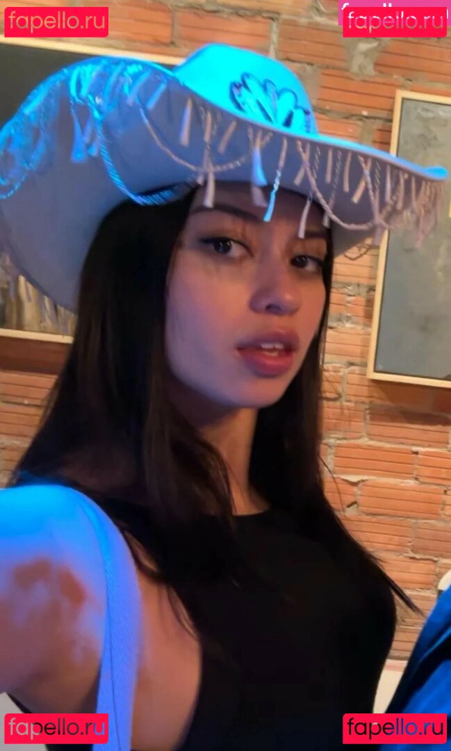 Amber Midthunder / ambermidthunder Onlyfans Photo Gallery 