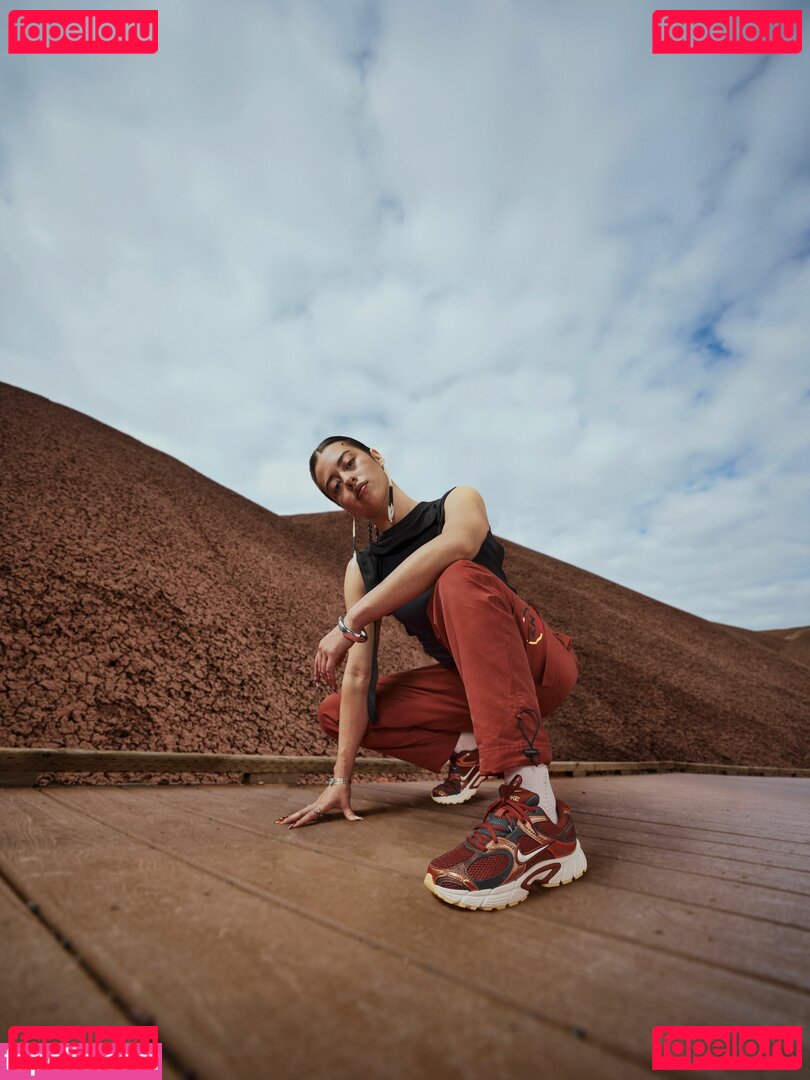 Amber Midthunder / ambermidthunder Onlyfans Photo Gallery 