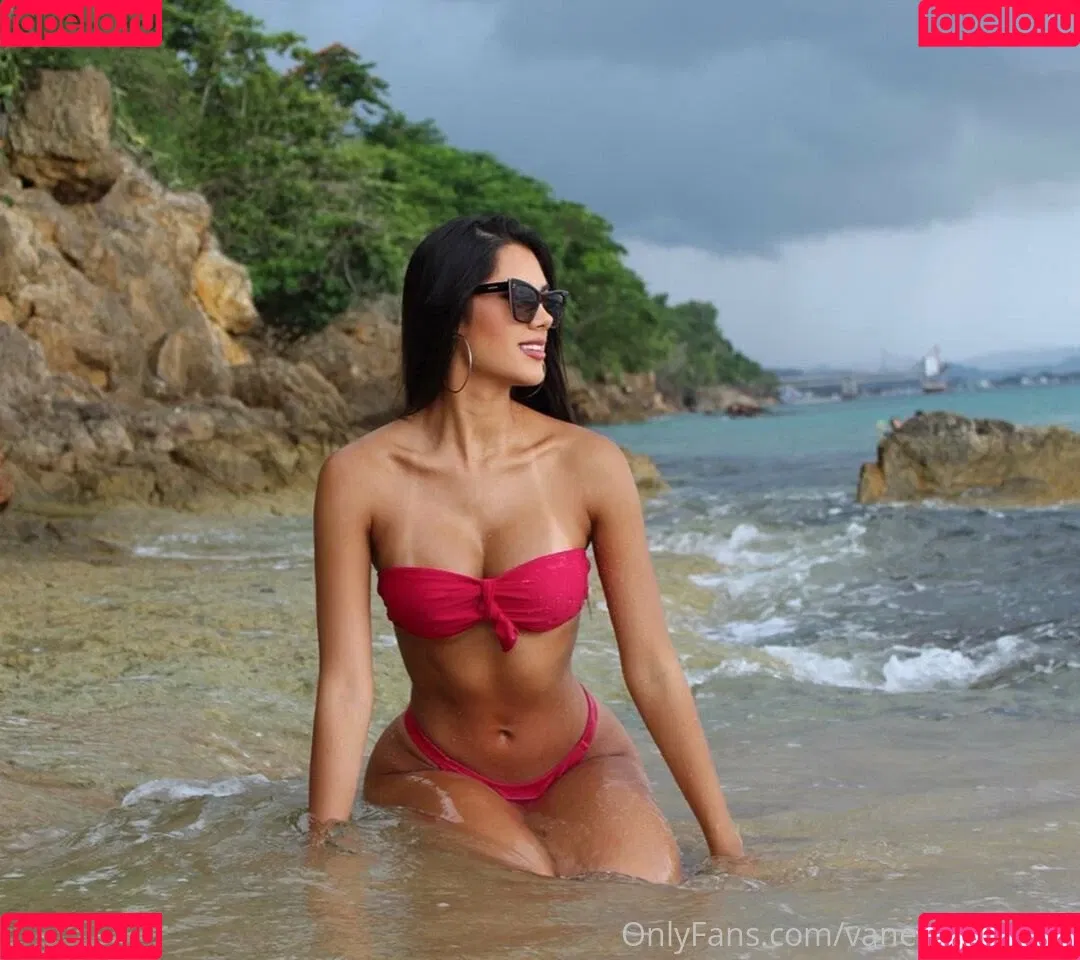vanessabedoya Onlyfans Photo Gallery 