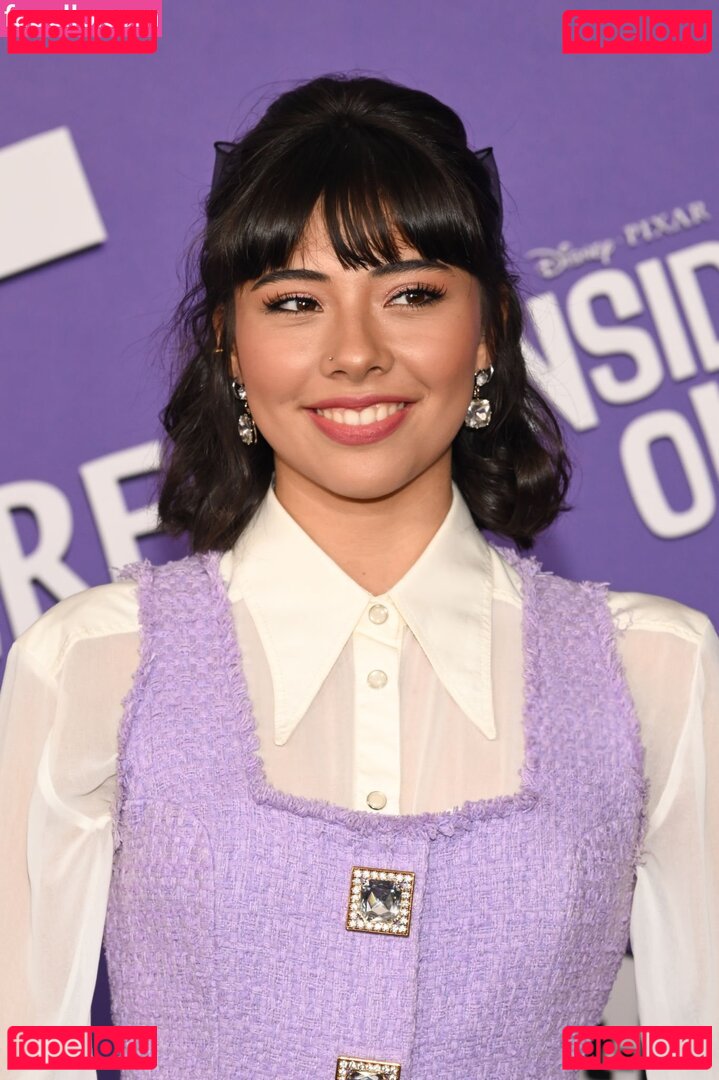 Xochitl Gomez / _xochitl.gomez Onlyfans Photo Gallery 