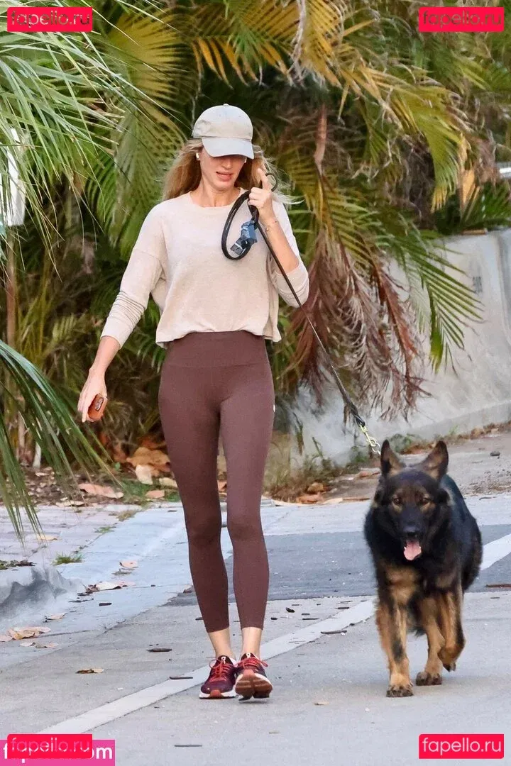 Gisele Bündchen Onlyfans Photo Gallery 