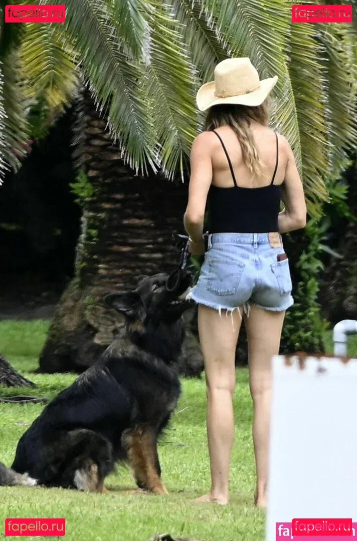 Gisele Bündchen Onlyfans Photo Gallery 