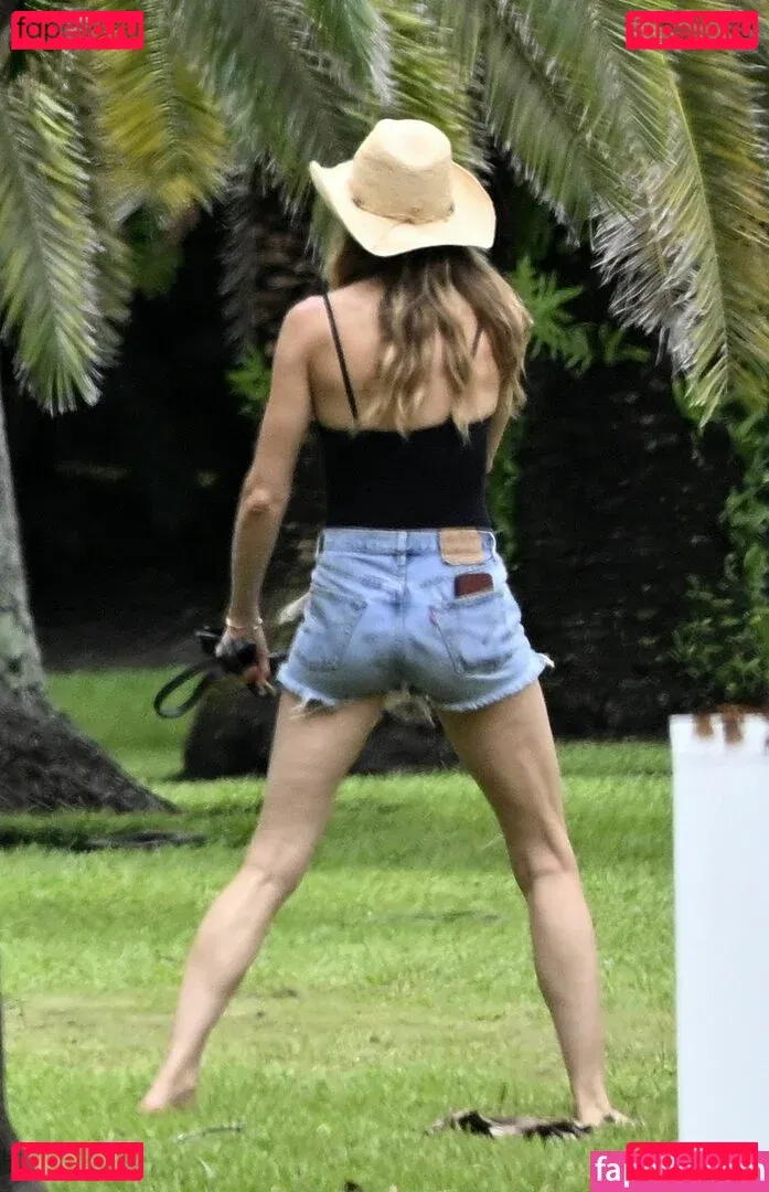 Gisele Bündchen Onlyfans Photo Gallery 