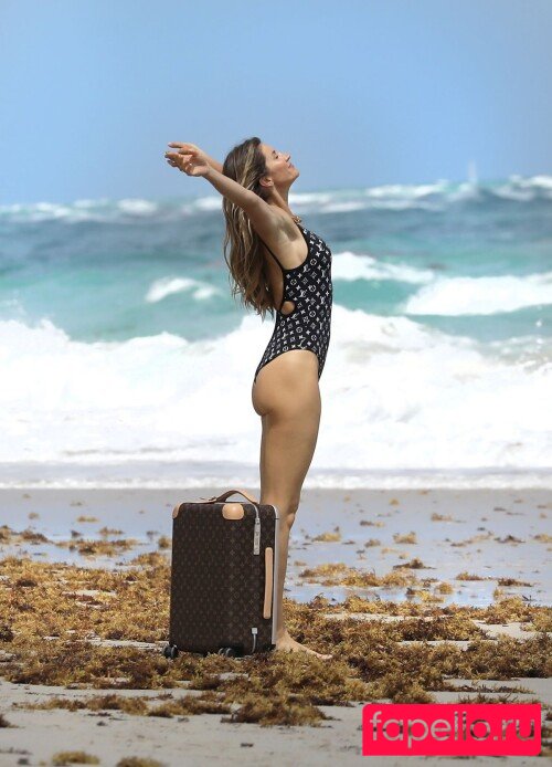 Gisele Bündchen Onlyfans Photo Gallery 