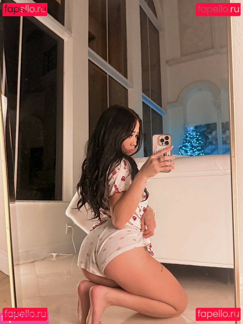 Vivienne Vo / Viviennev0 / realviviennevo / viviennevo Onlyfans Photo Gallery 