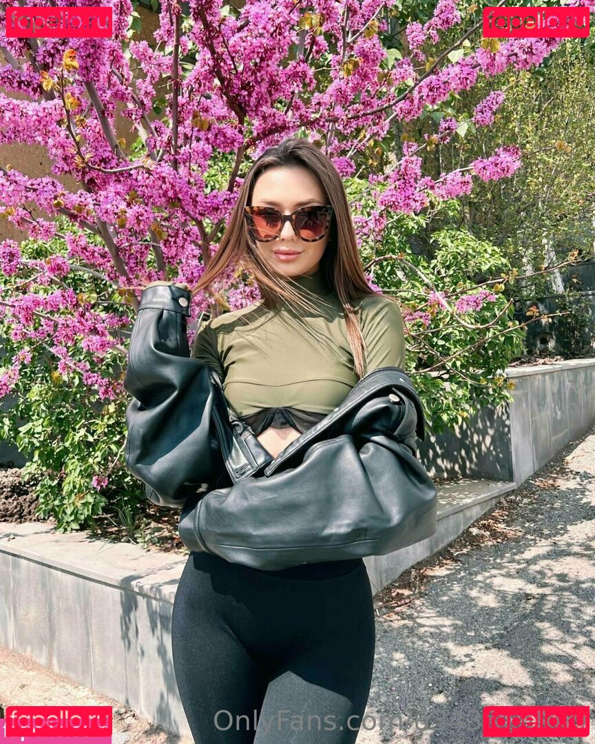 connie_roy / connieroy51 Onlyfans Photo Gallery 