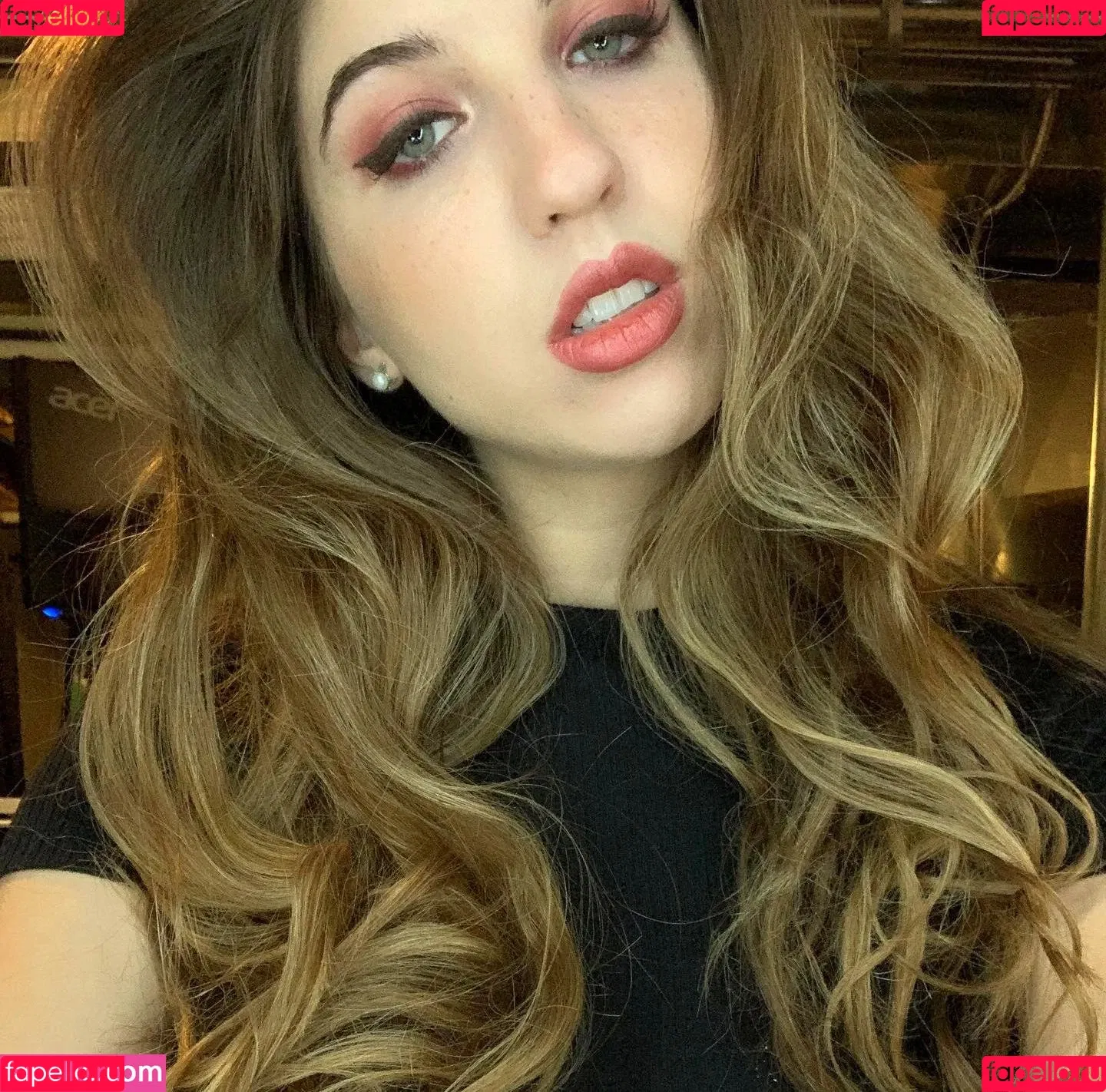 FrivolousFox ASMR Onlyfans Photo Gallery 