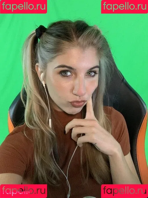 FrivolousFox ASMR Onlyfans Photo Gallery 