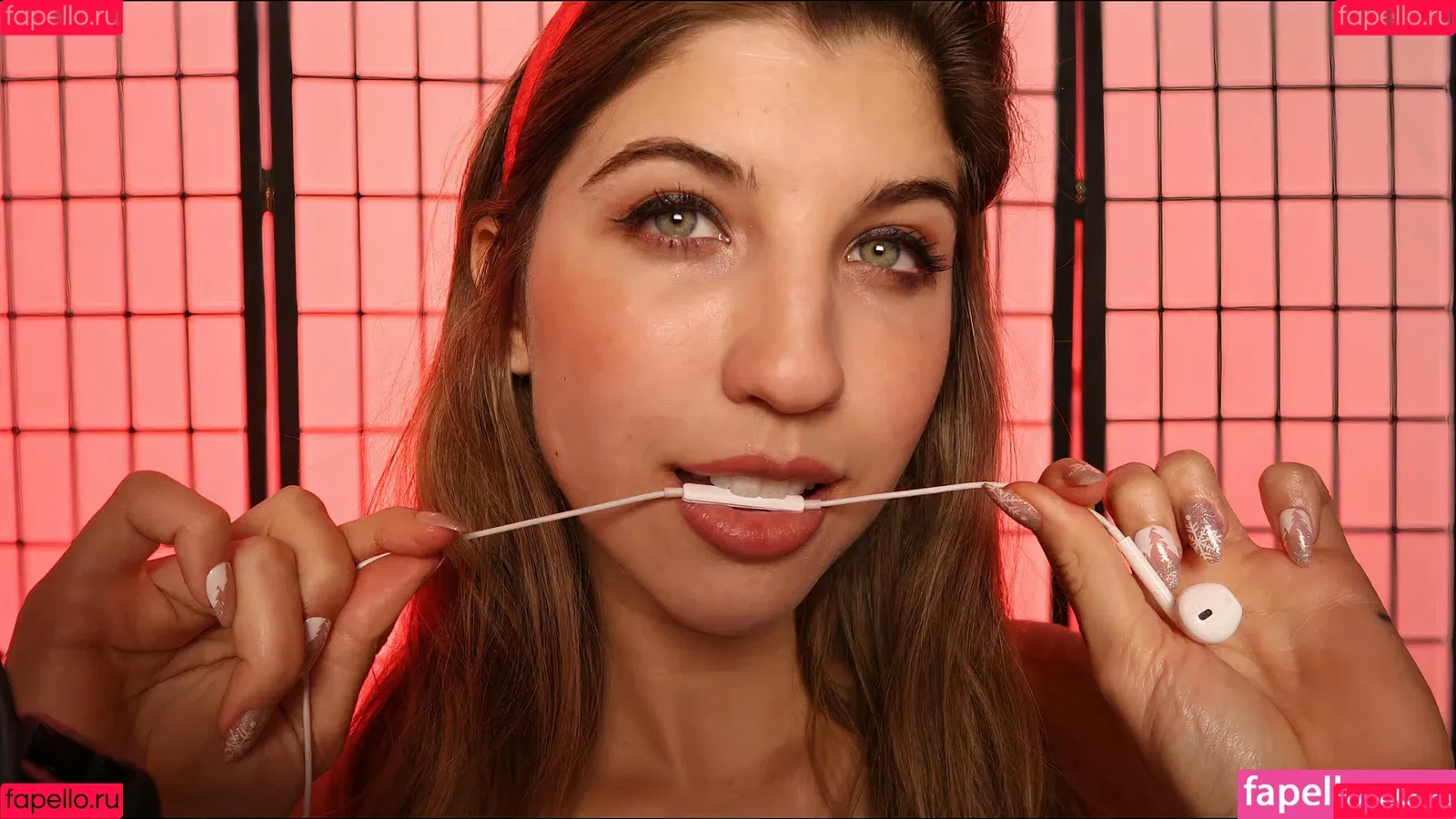 FrivolousFox ASMR Onlyfans Photo Gallery 