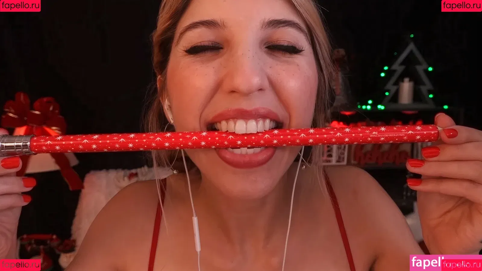 FrivolousFox ASMR Onlyfans Photo Gallery 