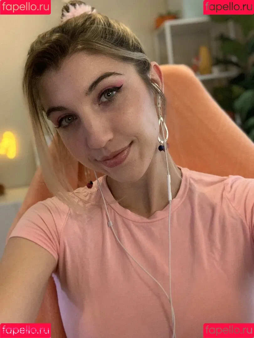 FrivolousFox ASMR Onlyfans Photo Gallery 