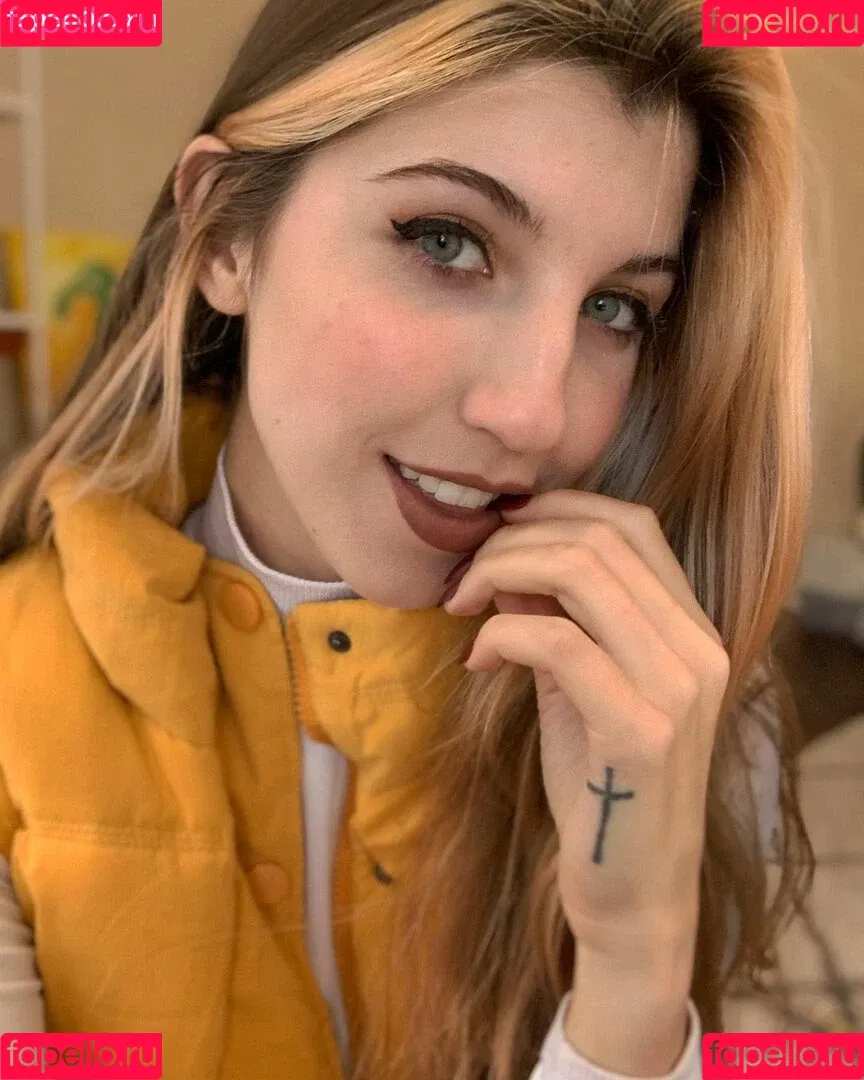 FrivolousFox ASMR Onlyfans Photo Gallery 