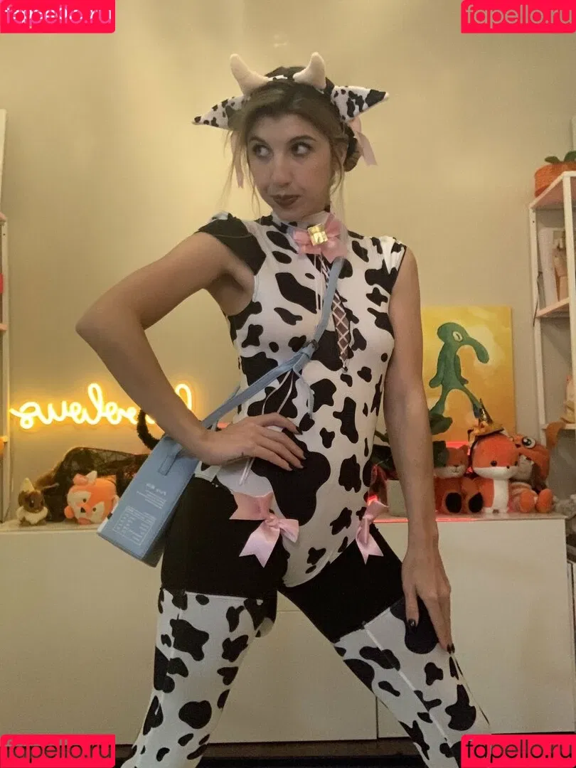 FrivolousFox ASMR Onlyfans Photo Gallery 