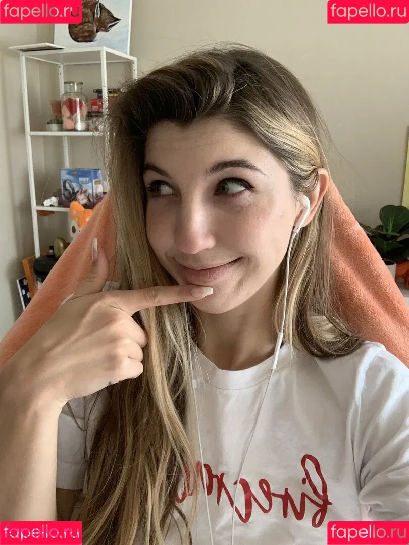 FrivolousFox ASMR Onlyfans Photo Gallery 