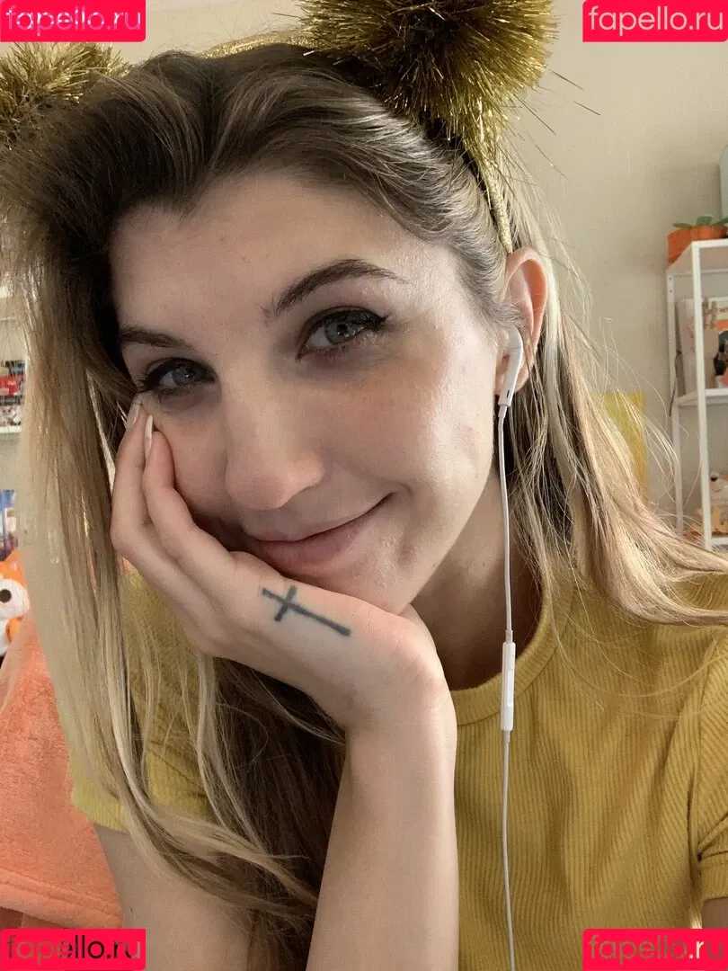 FrivolousFox ASMR Onlyfans Photo Gallery 