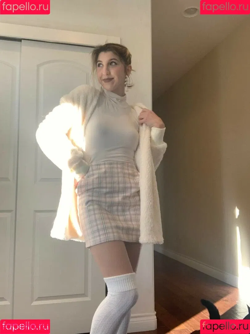 FrivolousFox ASMR Onlyfans Photo Gallery 