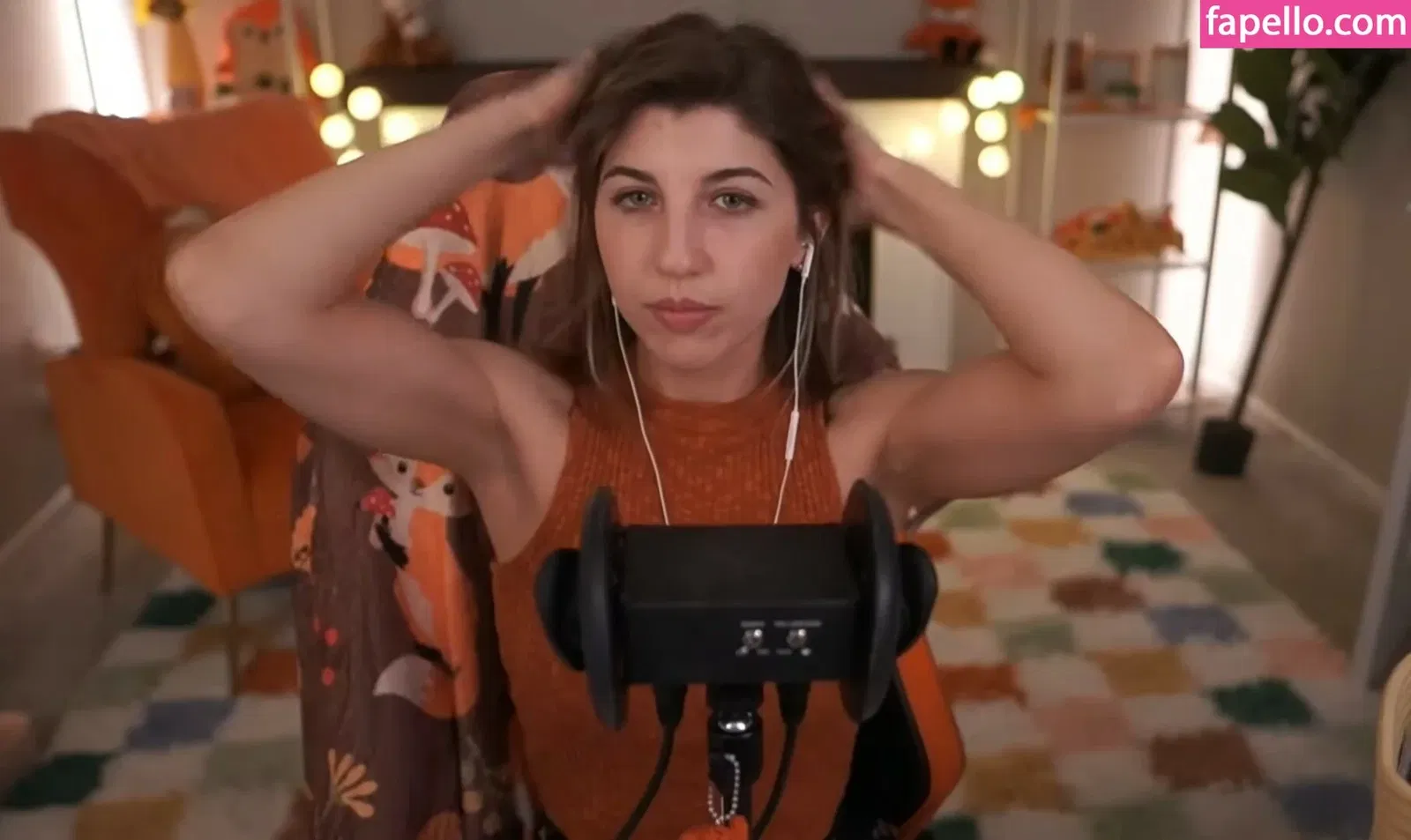 FrivolousFox ASMR Onlyfans Photo Gallery 