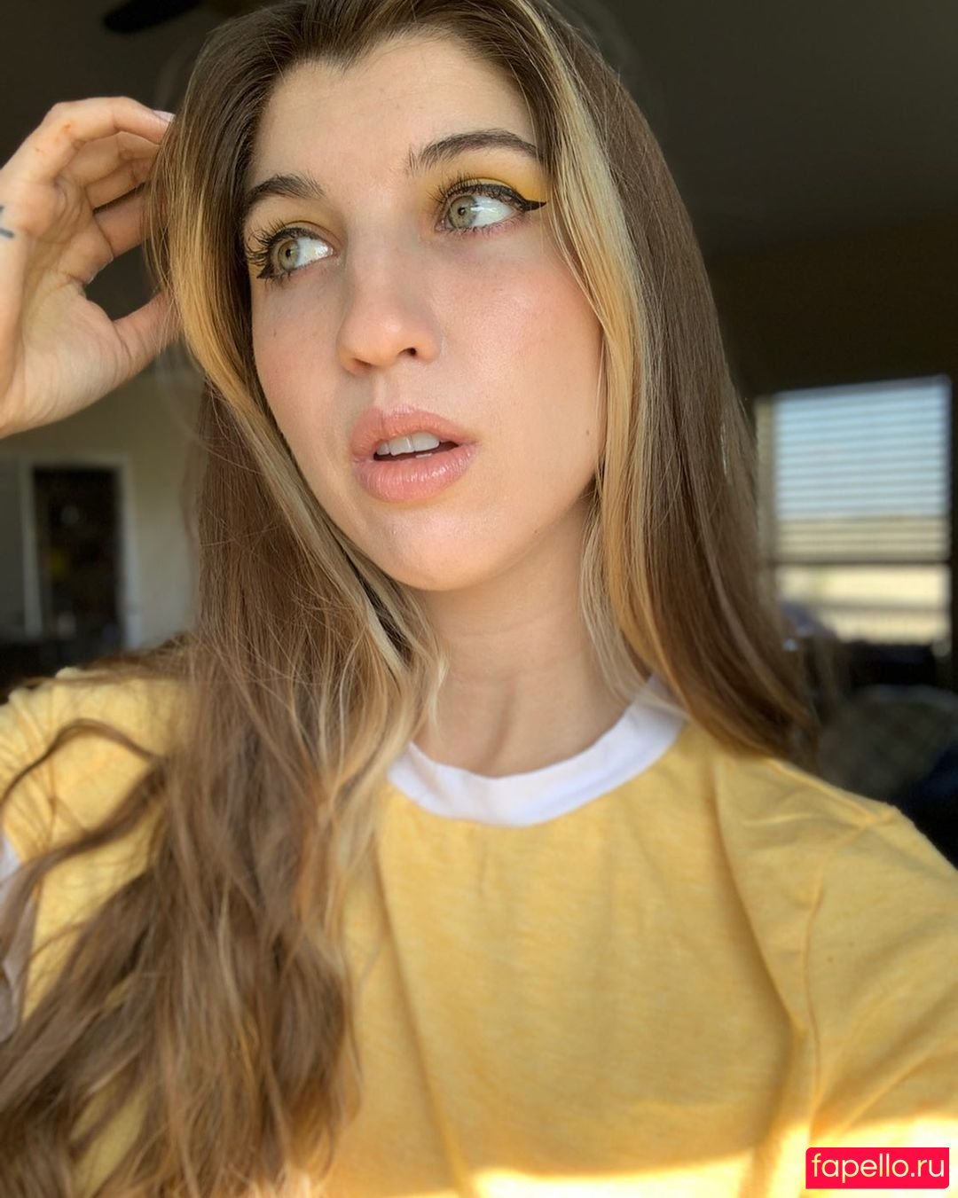 FrivolousFox ASMR Onlyfans Photo Gallery 