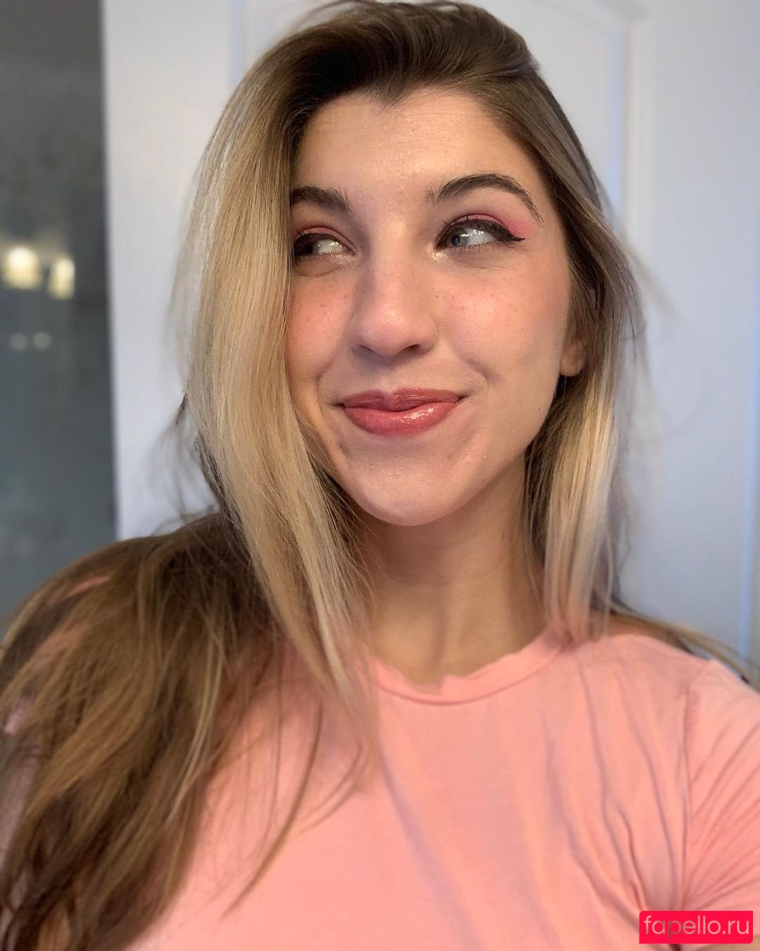 FrivolousFox ASMR Onlyfans Photo Gallery 