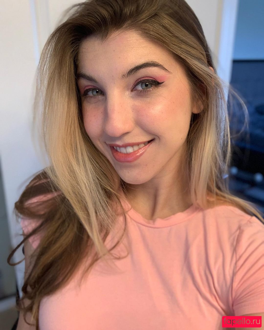 FrivolousFox ASMR Onlyfans Photo Gallery 