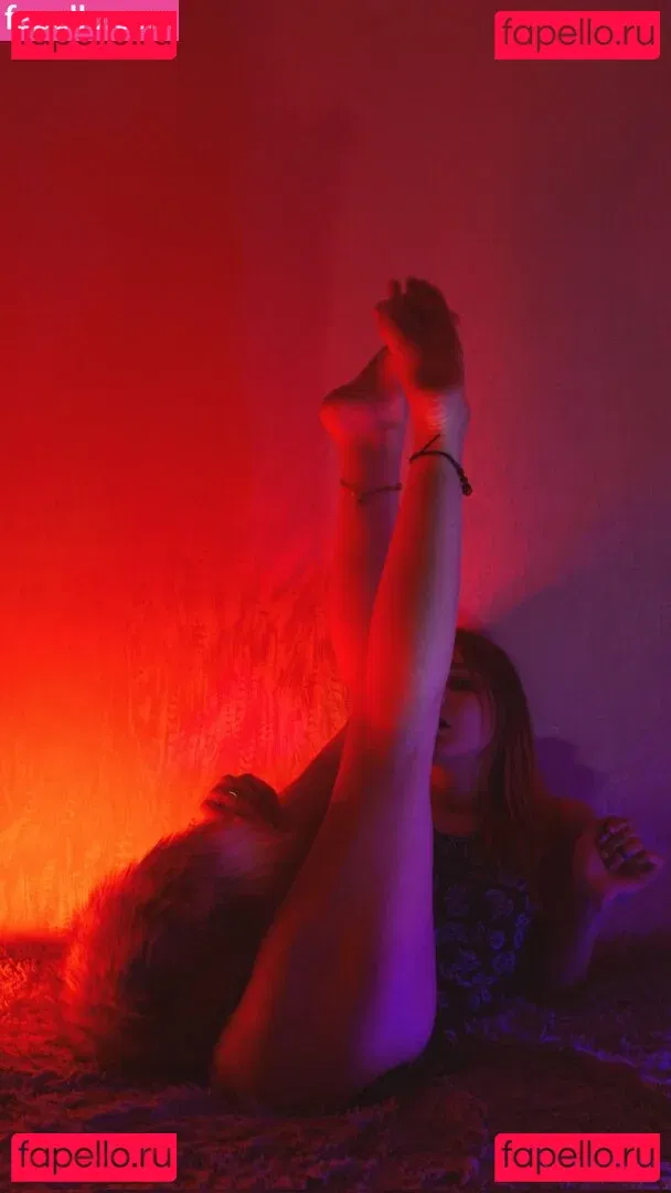 Lana Delmar Onlyfans Photo Gallery 