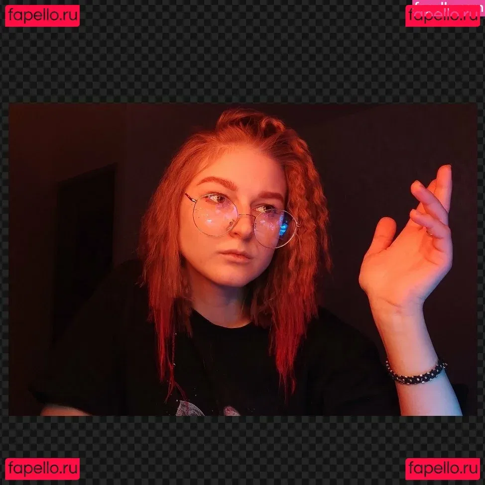 Lana Delmar Onlyfans Photo Gallery 