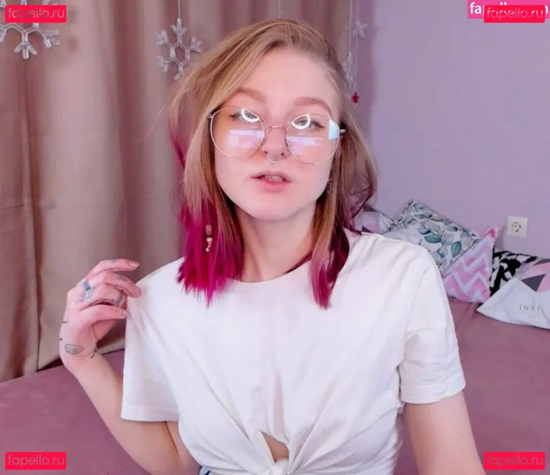 Lana Delmar Onlyfans Photo Gallery 