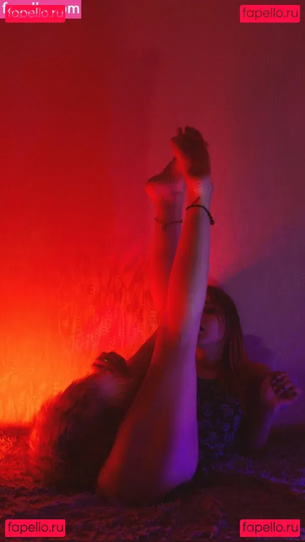 Lana Delmar Onlyfans Photo Gallery 