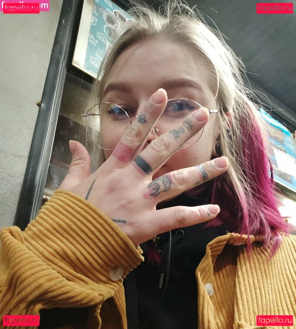 Lana Delmar Onlyfans Photo Gallery 