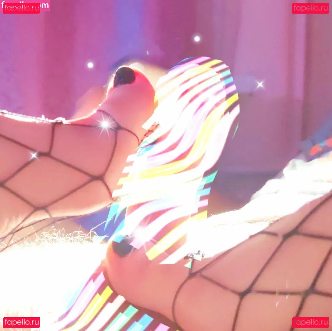 Lana Delmar Onlyfans Photo Gallery 