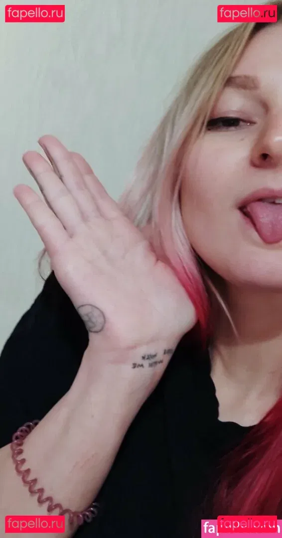 Lana Delmar Onlyfans Photo Gallery 