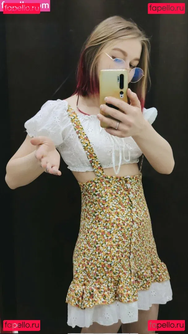 Lana Delmar Onlyfans Photo Gallery 