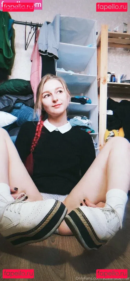 Lana Delmar Onlyfans Photo Gallery 