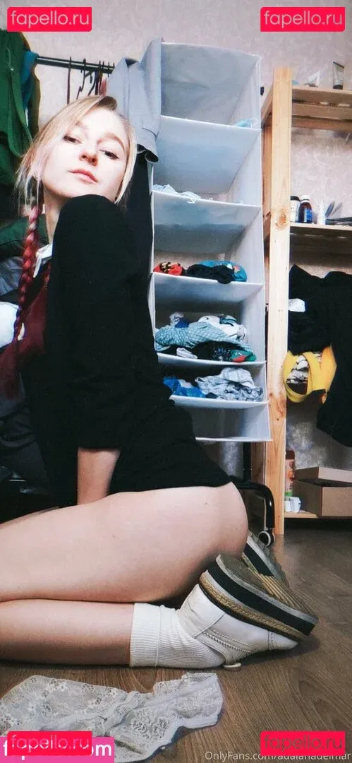 Lana Delmar Onlyfans Photo Gallery 