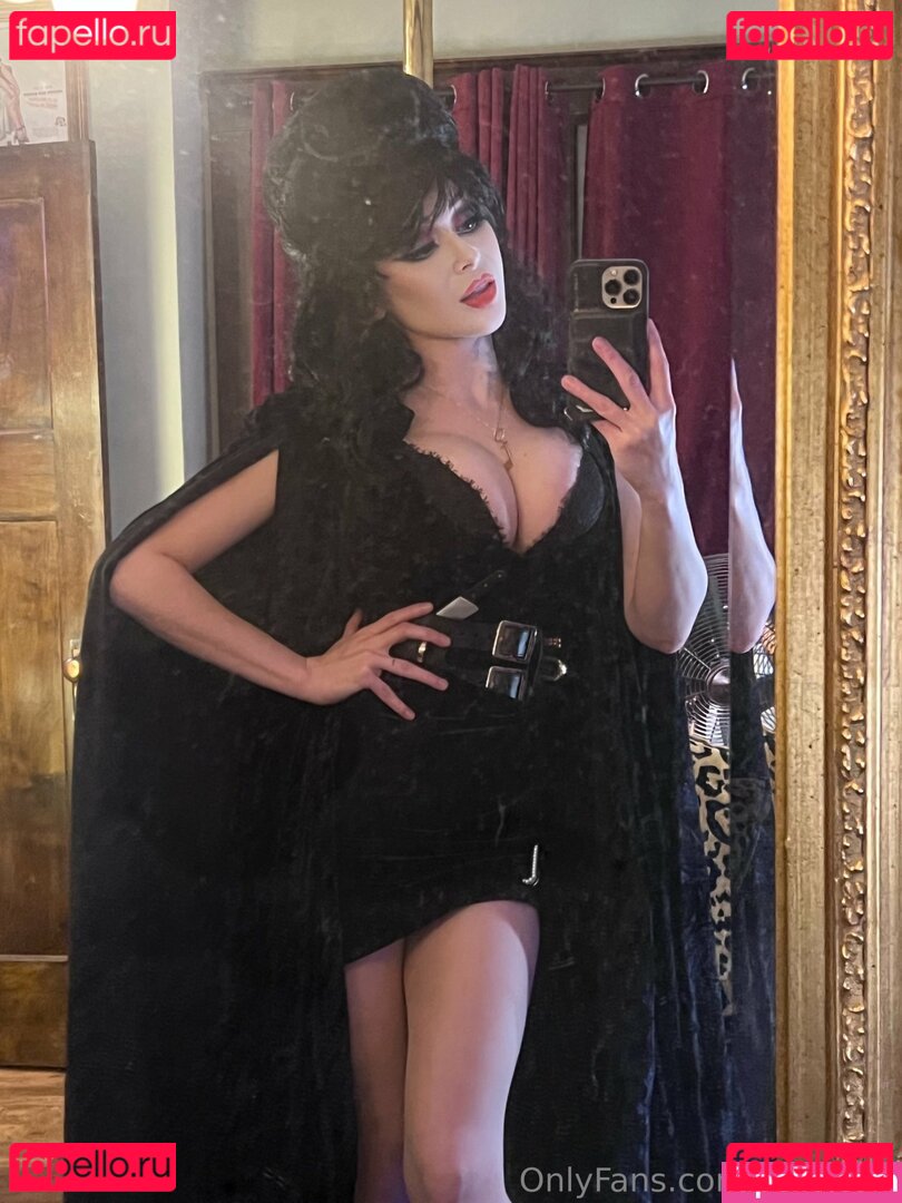 Renee Olstead / xorenee Onlyfans Photo Gallery 