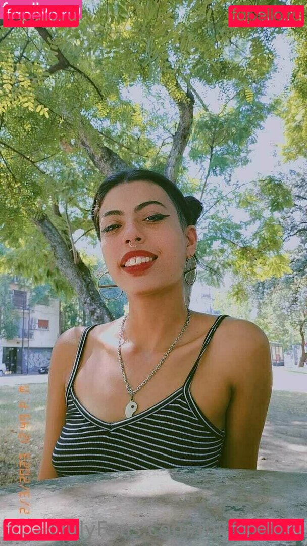 mili_red13 / missrn13 Onlyfans Photo Gallery 