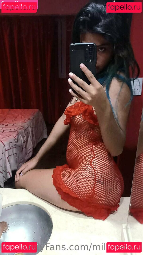 mili_red13 / missrn13 Onlyfans Photo Gallery 
