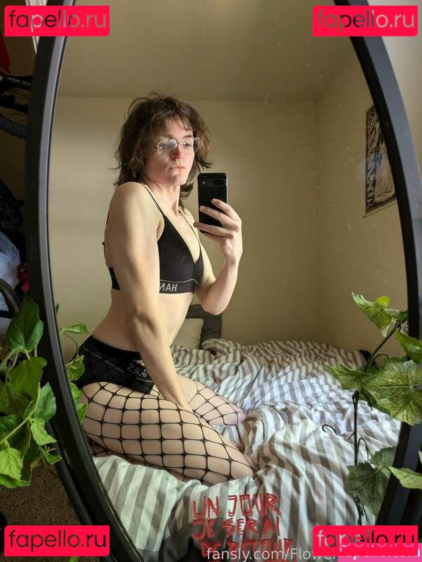 Flowers_Abaddon / homewithroo Onlyfans Photo Gallery 