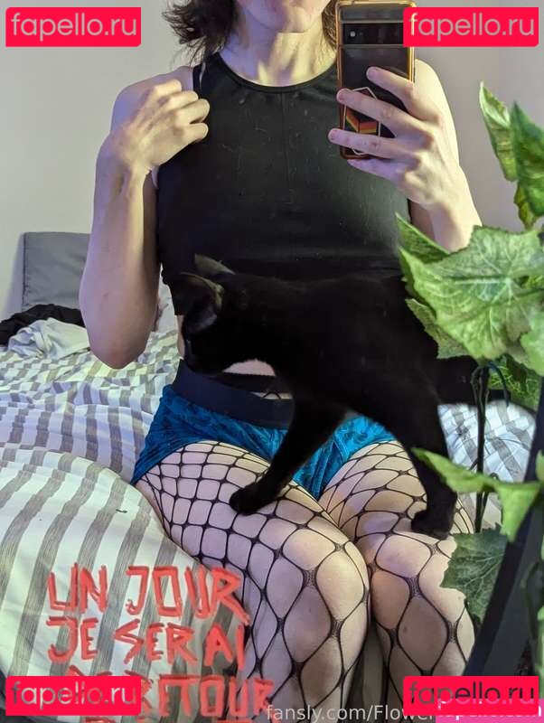 Flowers_Abaddon / homewithroo Onlyfans Photo Gallery 