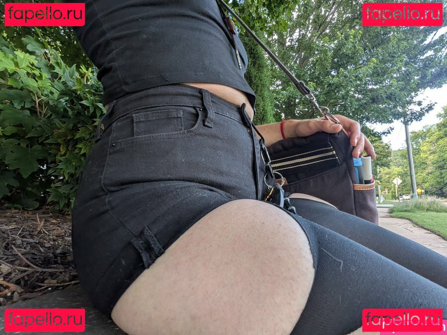 Flowers_Abaddon / homewithroo Onlyfans Photo Gallery 